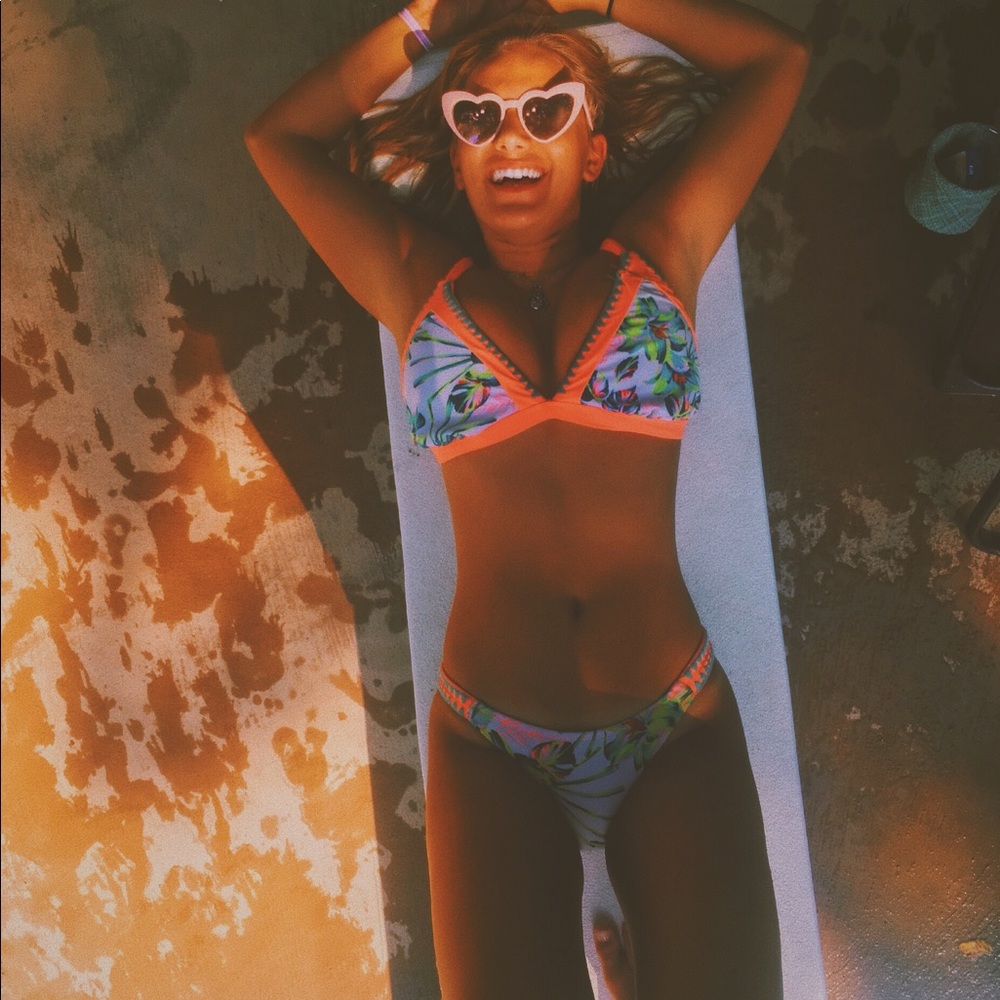 SWIMSUIT - Picture 3 of 3